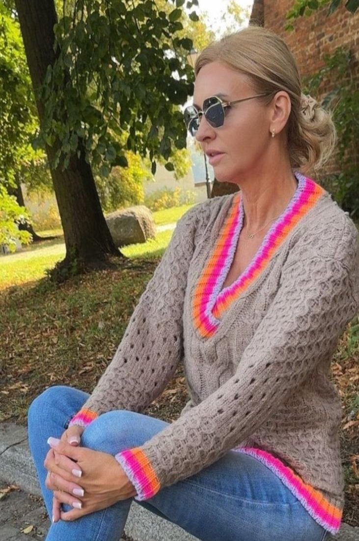 V-neck sweater with colorful details.