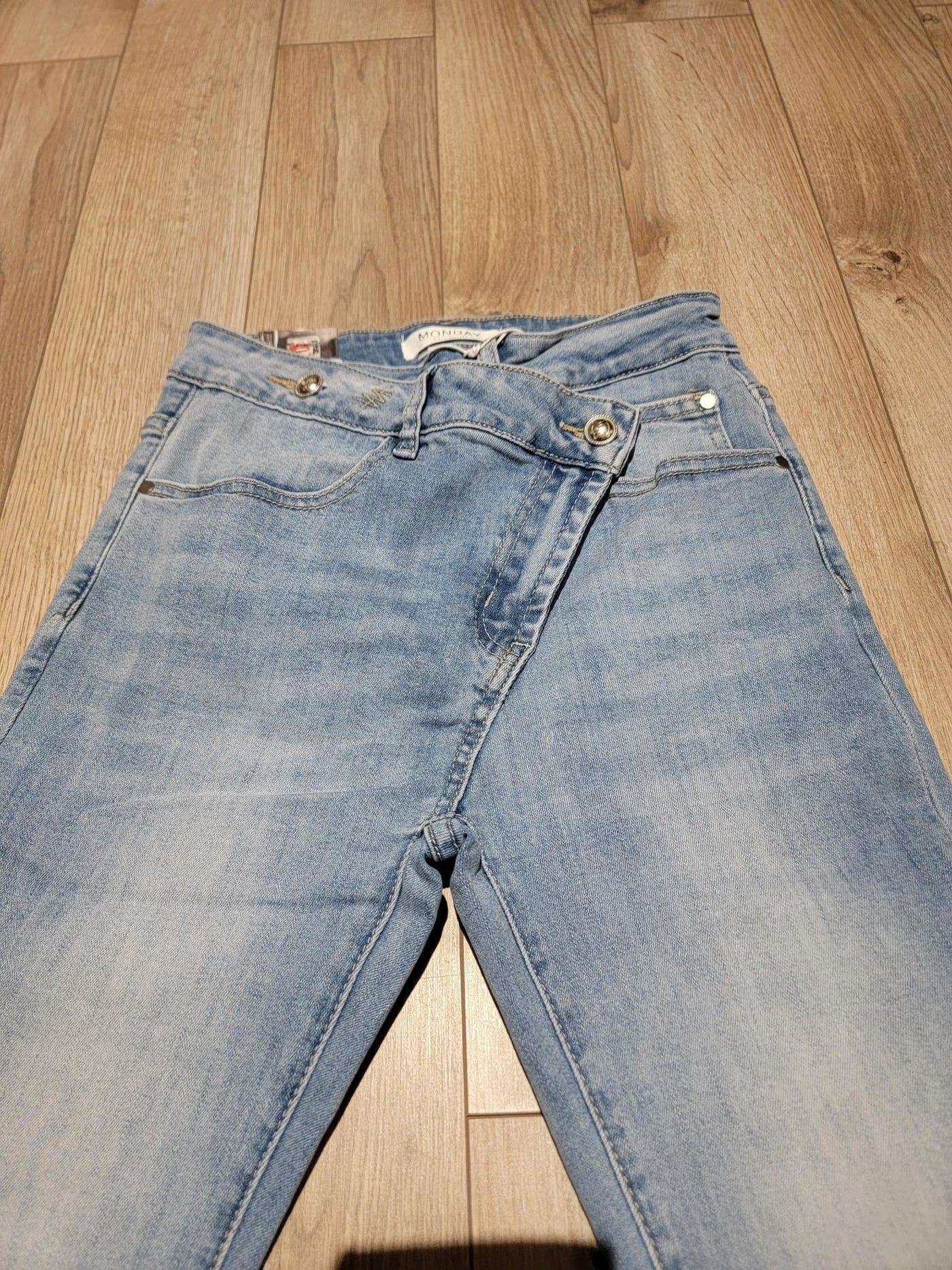 Jeans with oblique fly